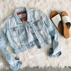 Cropped jean jacket 💛